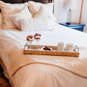 Ontario hotels &amp; apartments, all accommodations in Ontario